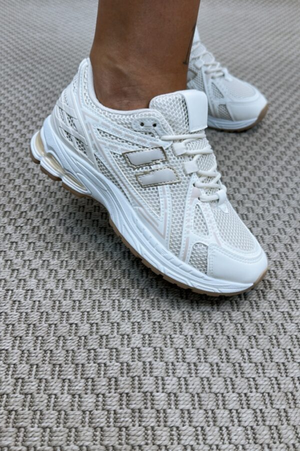 Zapatilla new 190 beige