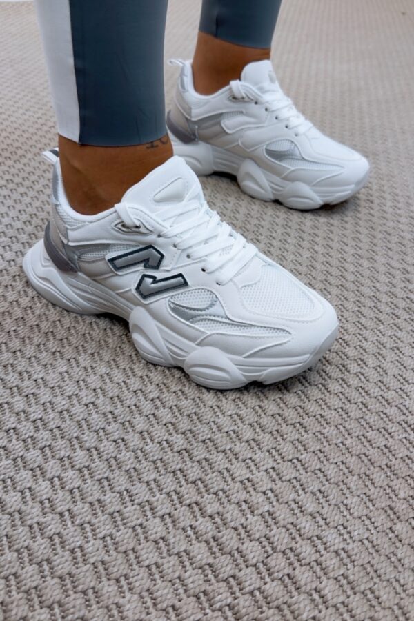 Zapatilla New gris y blanca