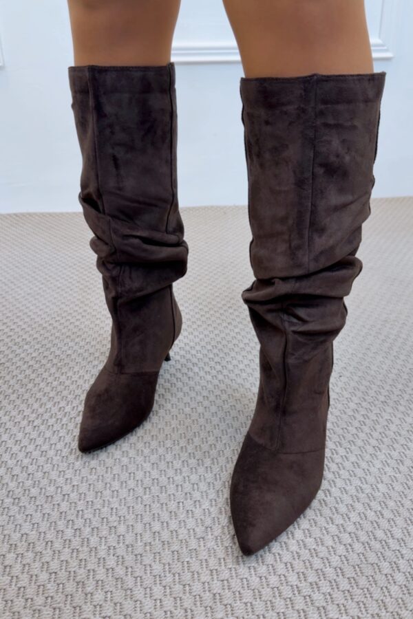 Bota arrugada marrón New