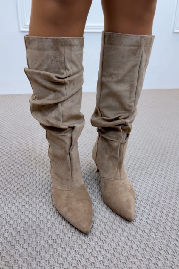 Bota arrugada beige New