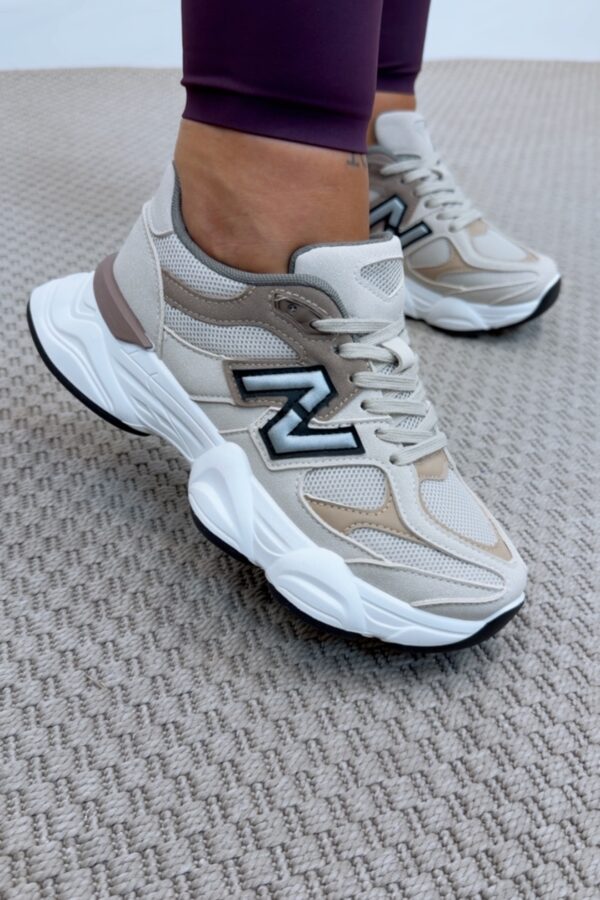 Zapatilla New beige y taupe