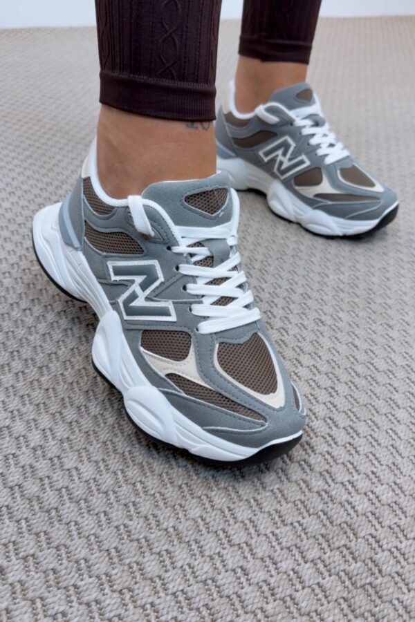 Zapatilla New gris y marrón